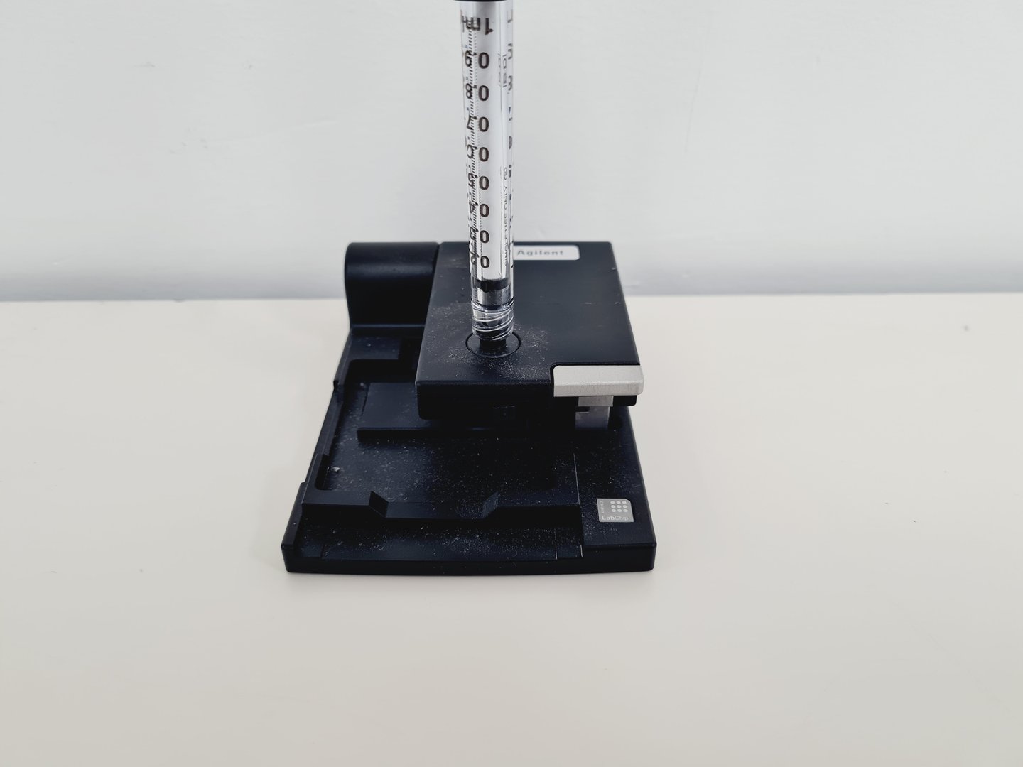 Image of Agilent 2100 Bioanalyzer System with Software & Accessories lab