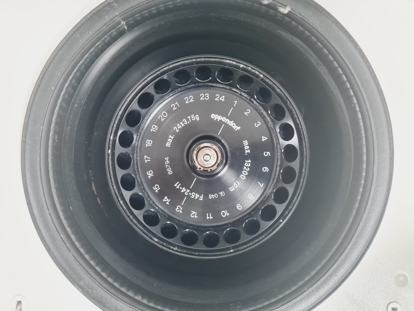 Image of Eppendorf Refrigerated Benchtop Centrifuge 5415 R with 13200rpm Rotor Lab