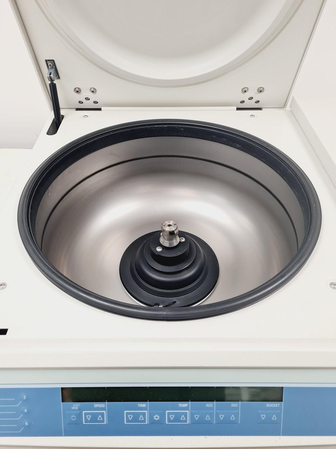 Image of Thermo Scientific Benchtop Laboratory Centrifuge Heraeus Megafuge 40R Lab