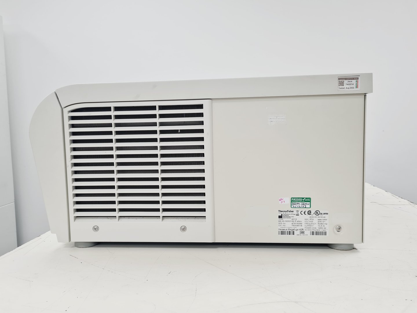 Image of Thermo Scientific Benchtop Laboratory Centrifuge Heraeus Megafuge 40R Lab