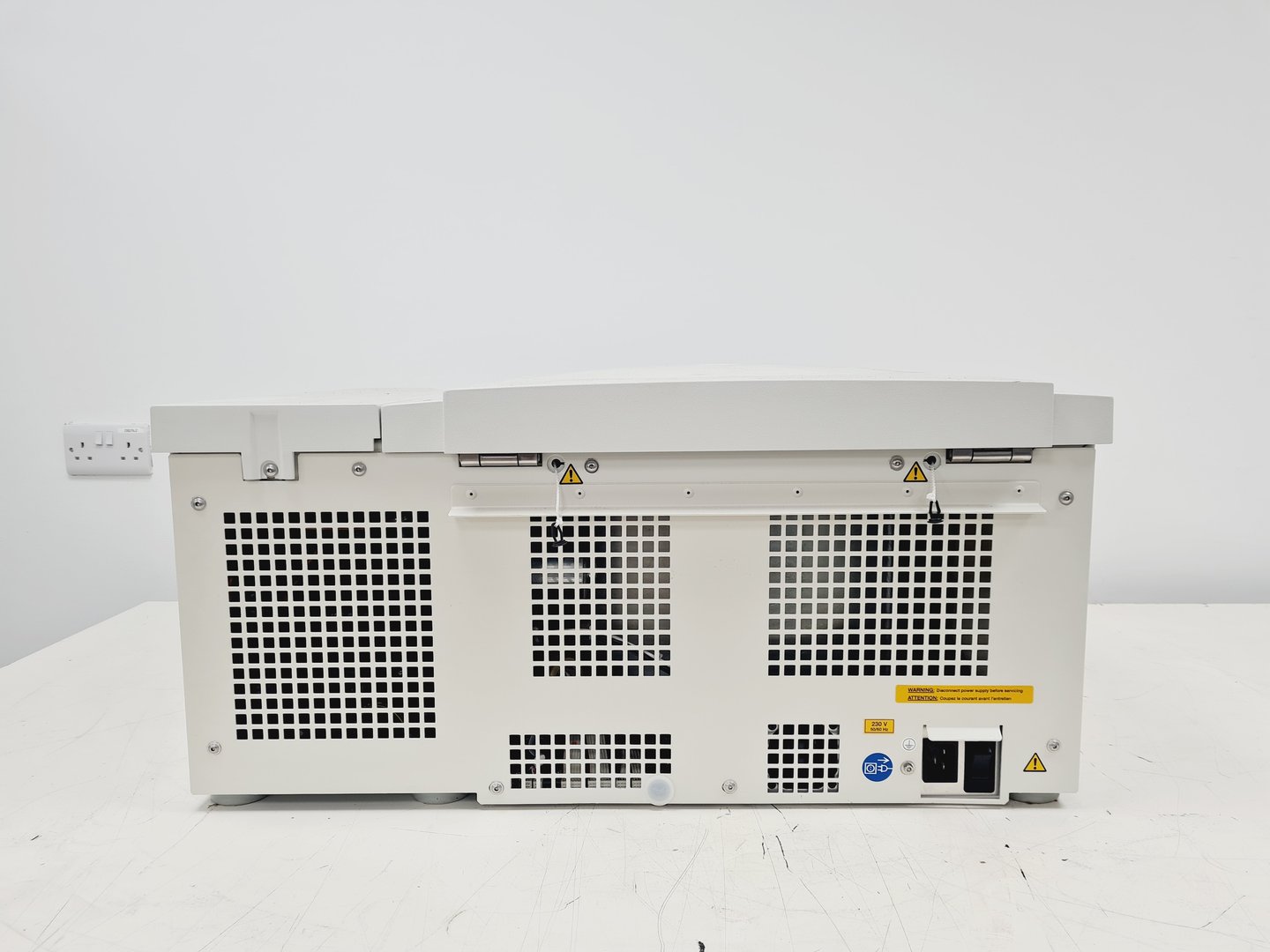 Image of Thermo Scientific Benchtop Laboratory Centrifuge Heraeus Megafuge 40R Lab