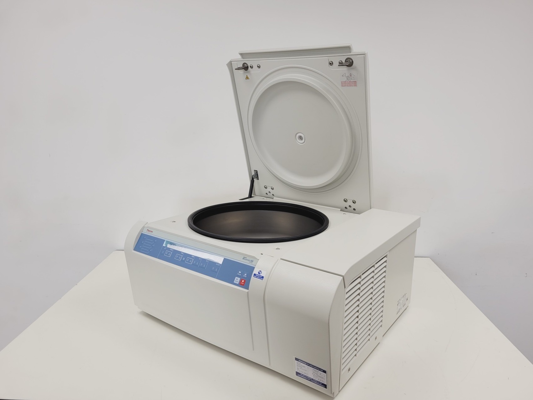 Image of Thermo Scientific Heraeus Megafuge 40R Laboratory Centrifuge Lab