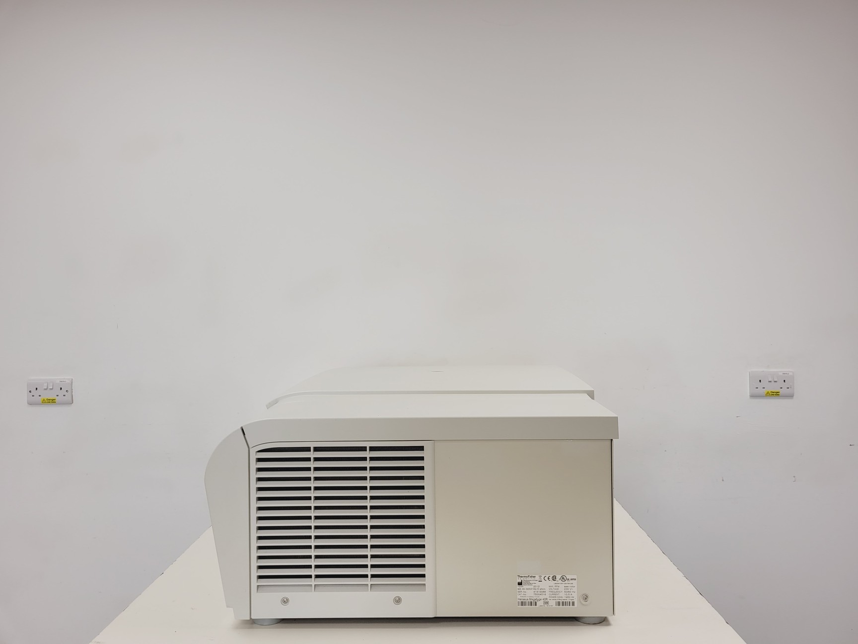 Image of Thermo Scientific Heraeus Megafuge 40R Laboratory Centrifuge Lab