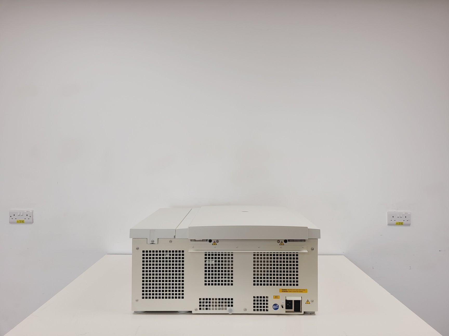 Image of Thermo Scientific Heraeus Megafuge 40R Laboratory Centrifuge Lab