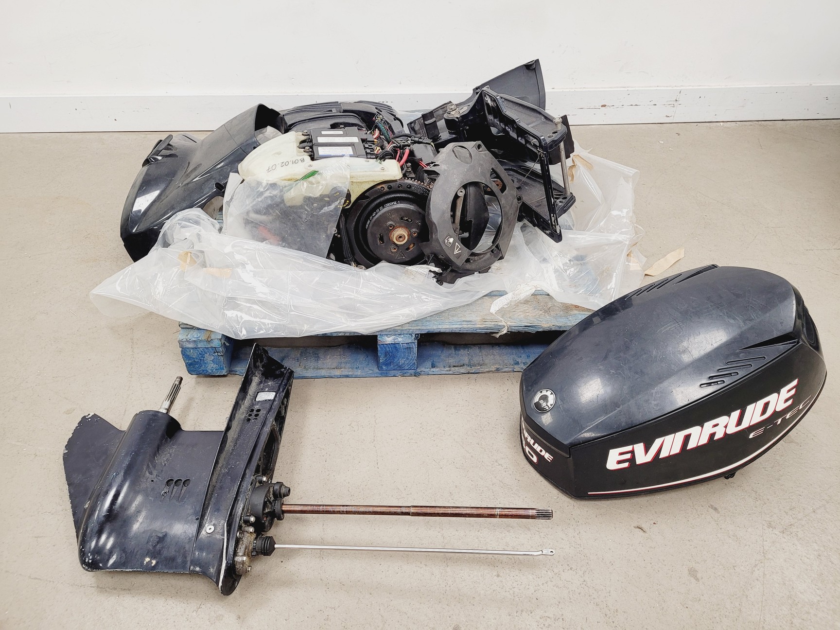 Image of Evinrude E-Tec 40hp E40DPLIIS Outboard Boat Engine (Missing Propeller)