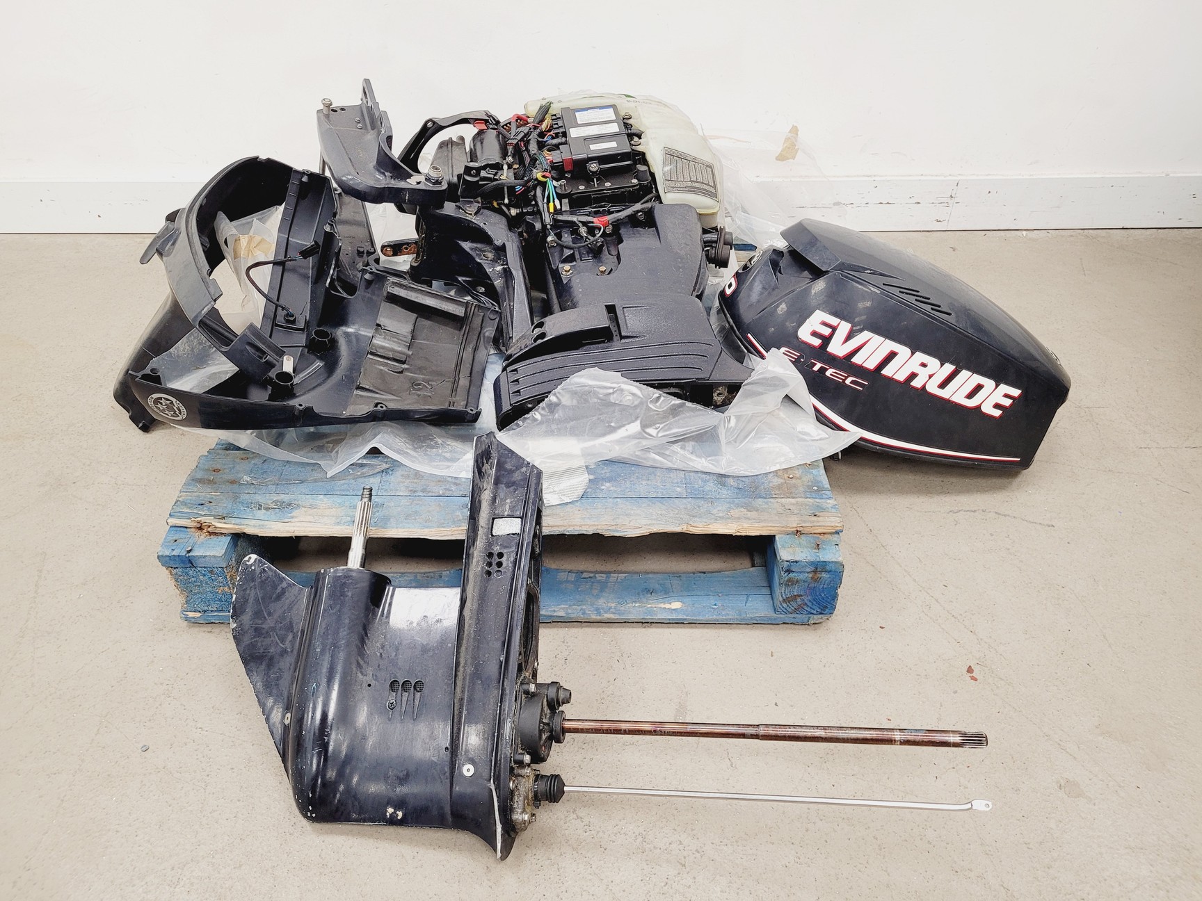 Image of Evinrude E-Tec 40hp E40DPLIIS Outboard Boat Engine (Missing Propeller)