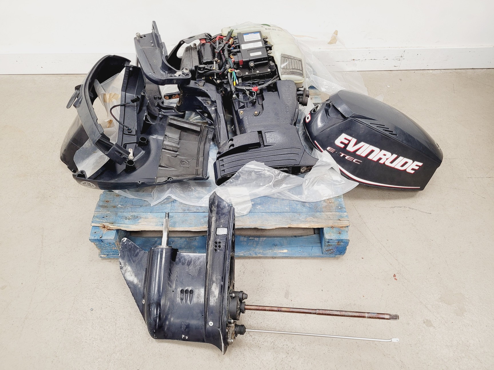 Image of Evinrude E-Tec 40hp E40DPLIIS Outboard Boat Engine (Missing Propeller)