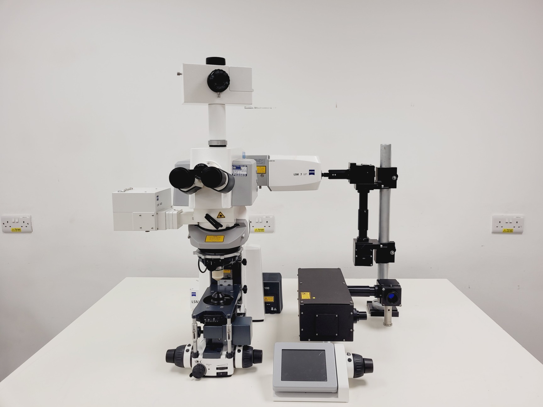 Image of Zeiss Axio Examiner.Z1 Fluorescence Motorised Microscope LSM 7 FaultyMP Imaging