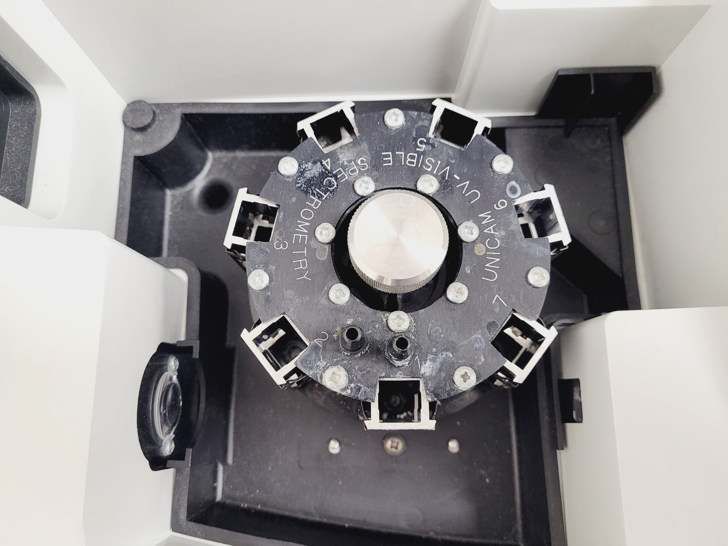 Image of Thermo Scientific Helios - Omega UV-VIS Spectrophotometer Lab Spares/Repairs