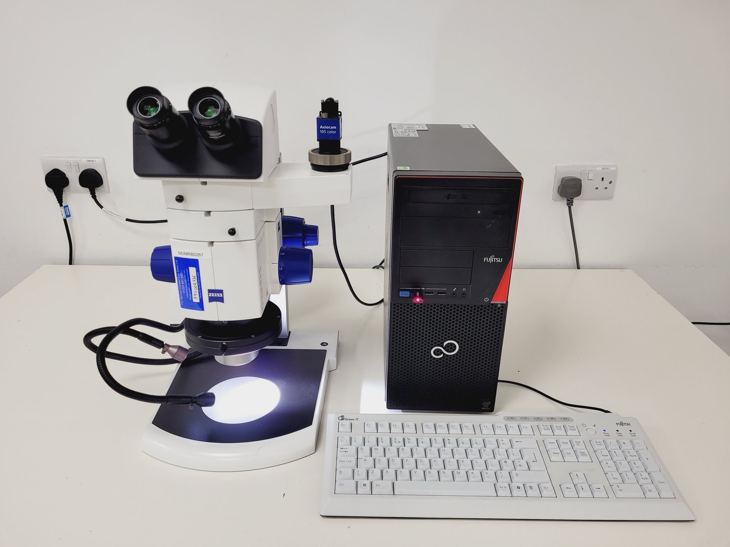 Image of Zeiss SteREO Discovery.V8 w/  CRI90 Cold Light Source, PC & Software Lab