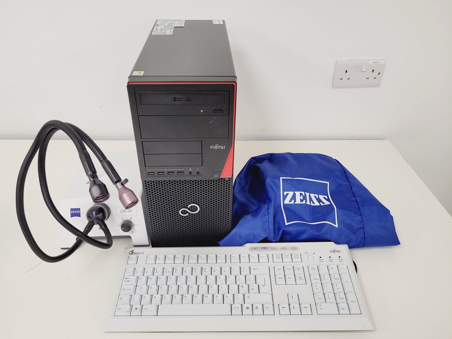 Image of Zeiss SteREO Discovery.V8 w/  CRI90 Cold Light Source, PC & Software Lab