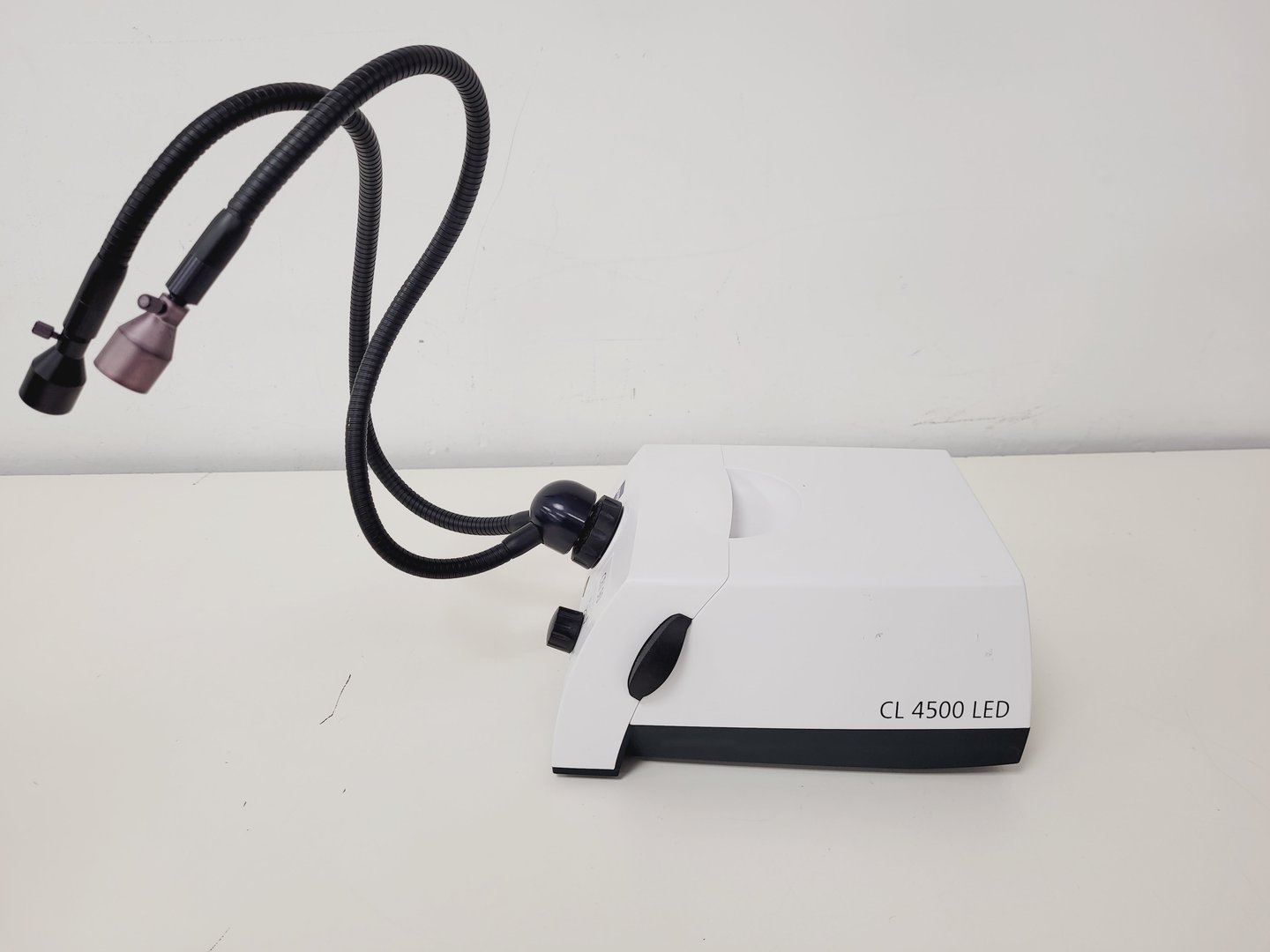 Image of Zeiss SteREO Discovery.V8 w/  CRI90 Cold Light Source, PC & Software Lab
