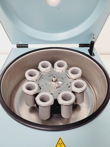 Thumbnail image of Hettich Zentrifugen Rotofix 32A Centrifuge with 5000rpm 1617 Rotor Lab