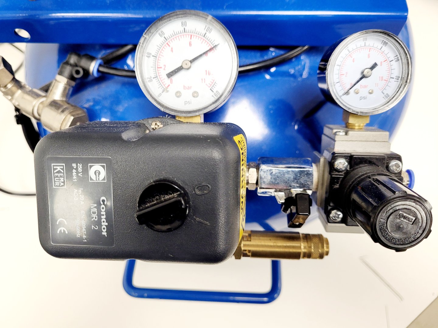 Image of FluidX X-Seal AAS Automated Adhesive Sealer with Bambi VT75 Compressor Lab