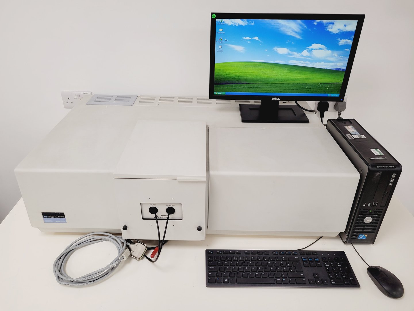 Image of Perkin Elmer Lambda 900 UV/VIS/NIR Spectrometer Lab