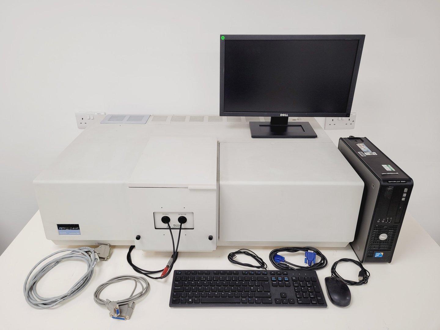 Image of Perkin Elmer Lambda 900 UV/VIS/NIR Spectrometer Lab