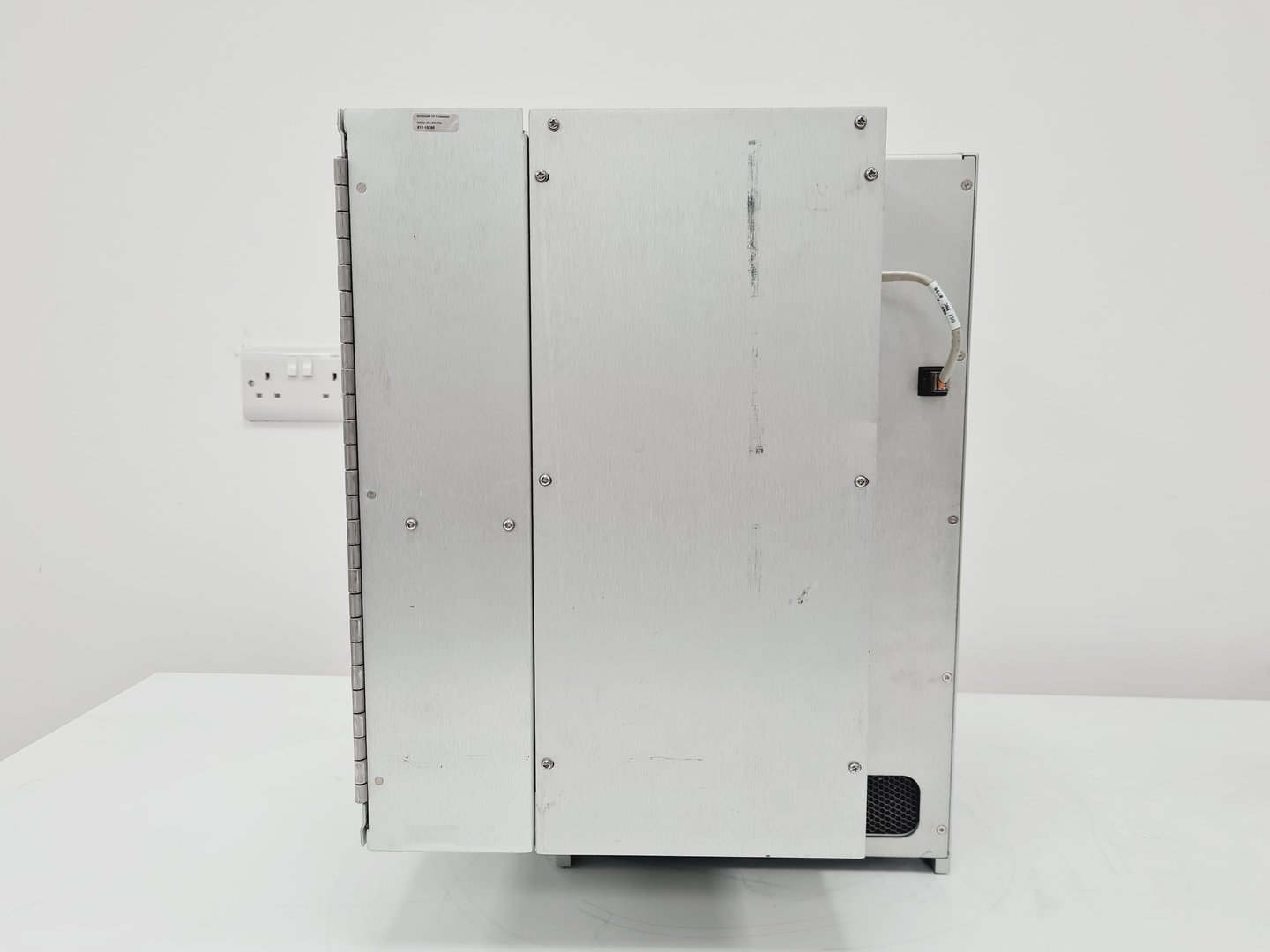 Image of Beckman Coulter MoFlo XDP Cell Sorter Laser Cytomation System + Optics Table 