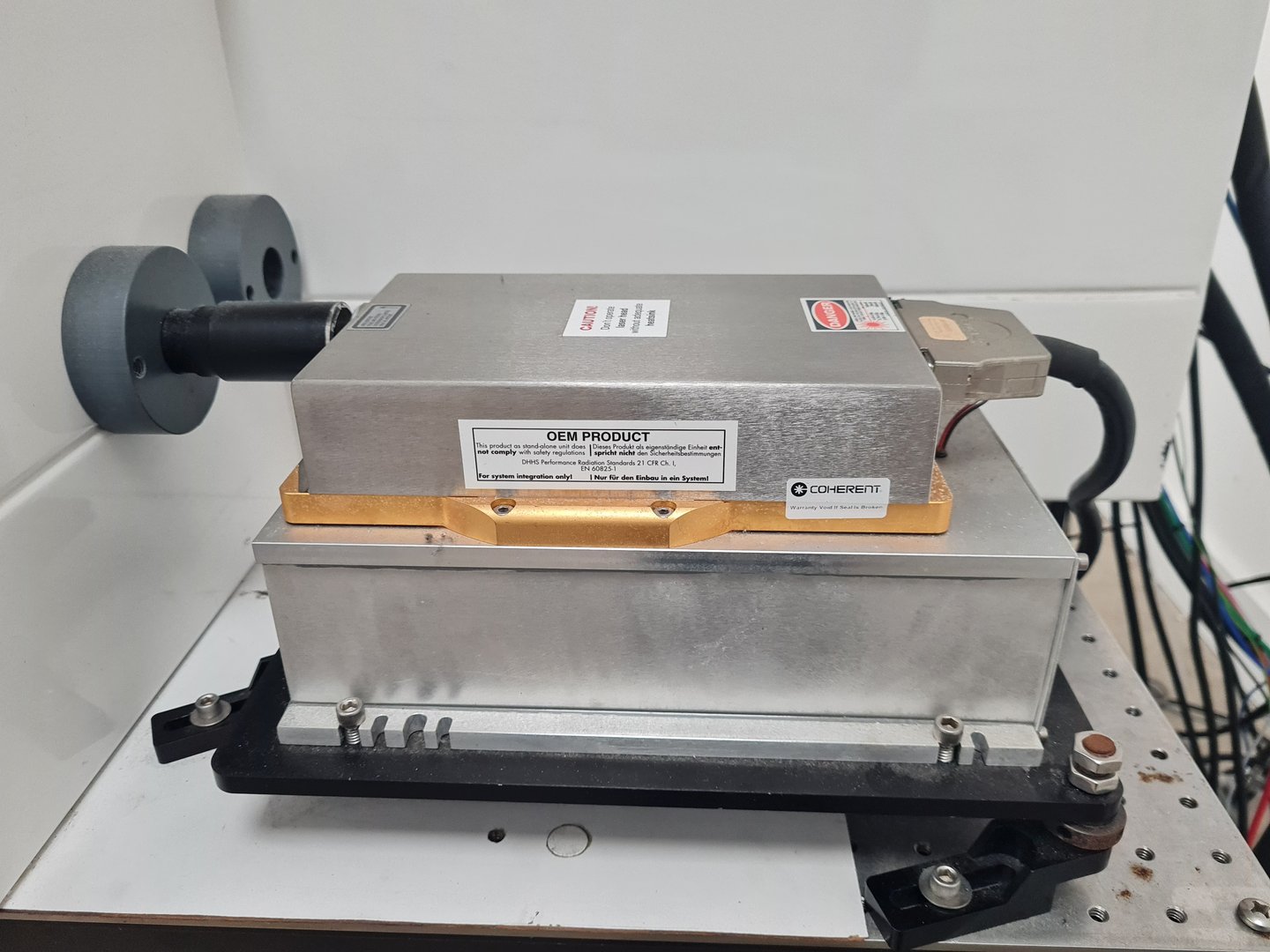 Image of Beckman Coulter MoFlo XDP Cell Sorter Laser Cytomation System + Optics Table 