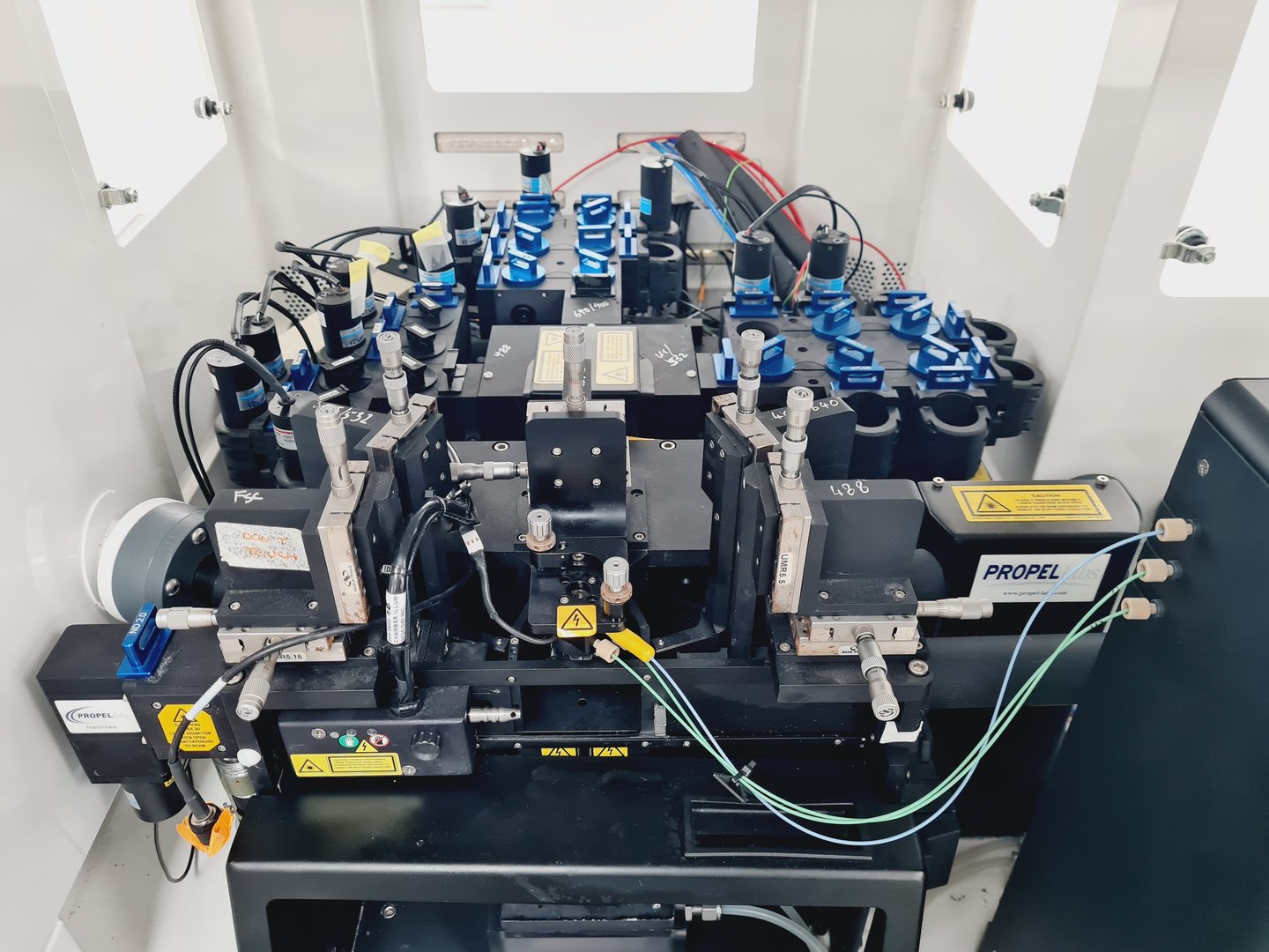 Image of Beckman Coulter MoFlo XDP Cell Sorter Laser Cytomation System + Optics Table 