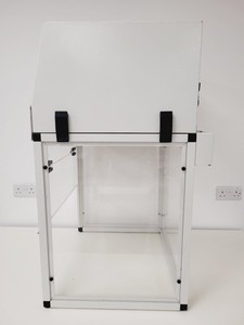 Thumbnail image of Labcaire VLF 6 Clean Air Vertical Laminar Flow Cabinet Lab