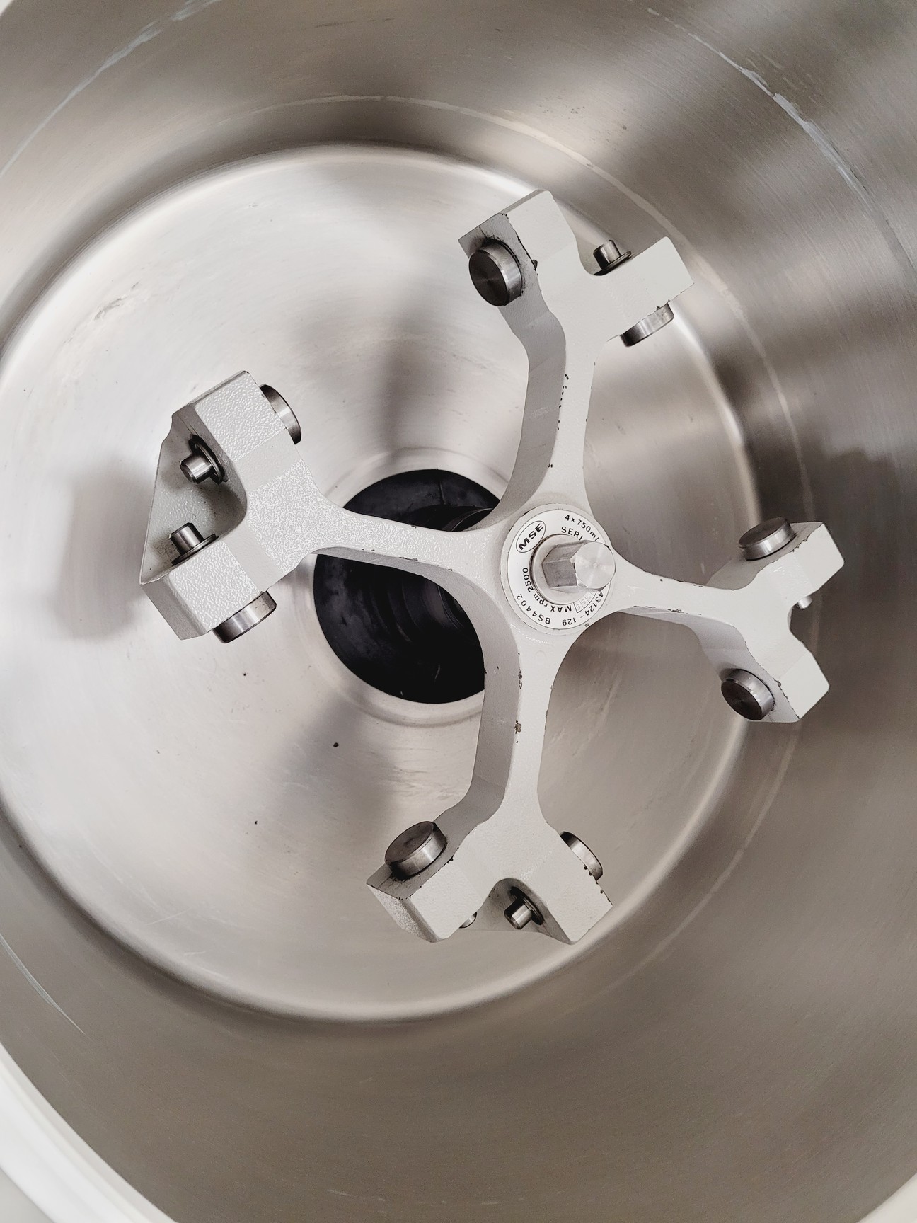 Image of MSE Falcon 6/300 Centrifuge w/ MSE Swing Out Rotor Lab
