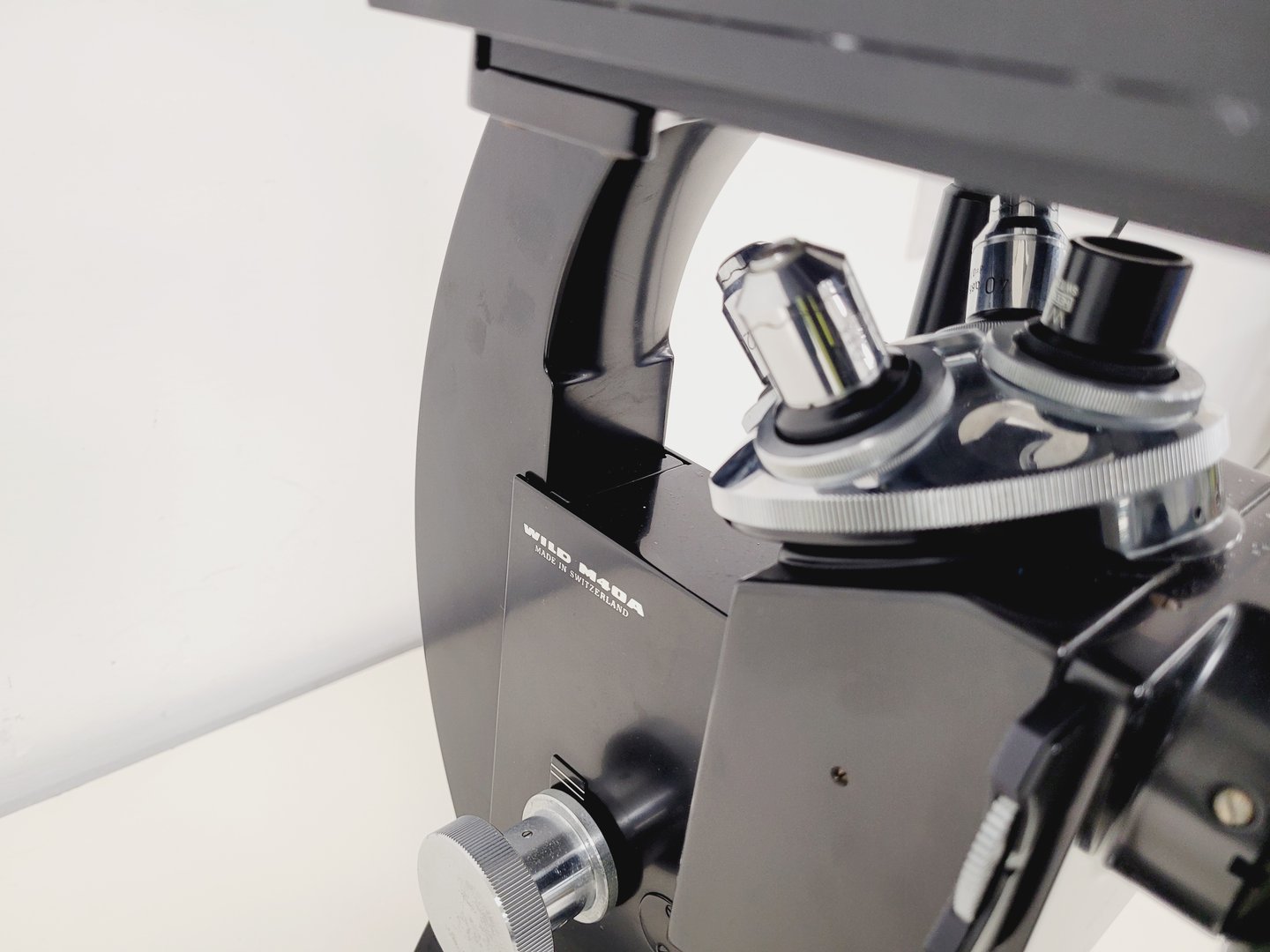 Image of Wild Heerbrugg M40A Inverted Microscope 4/0.10, 10/0.25 Ph, 20/0.25 Ph, 40/0.25