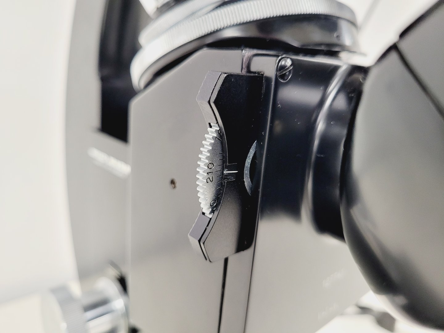 Image of Wild Heerbrugg M40A Inverted Microscope 4/0.10, 10/0.25 Ph, 20/0.25 Ph, 40/0.25