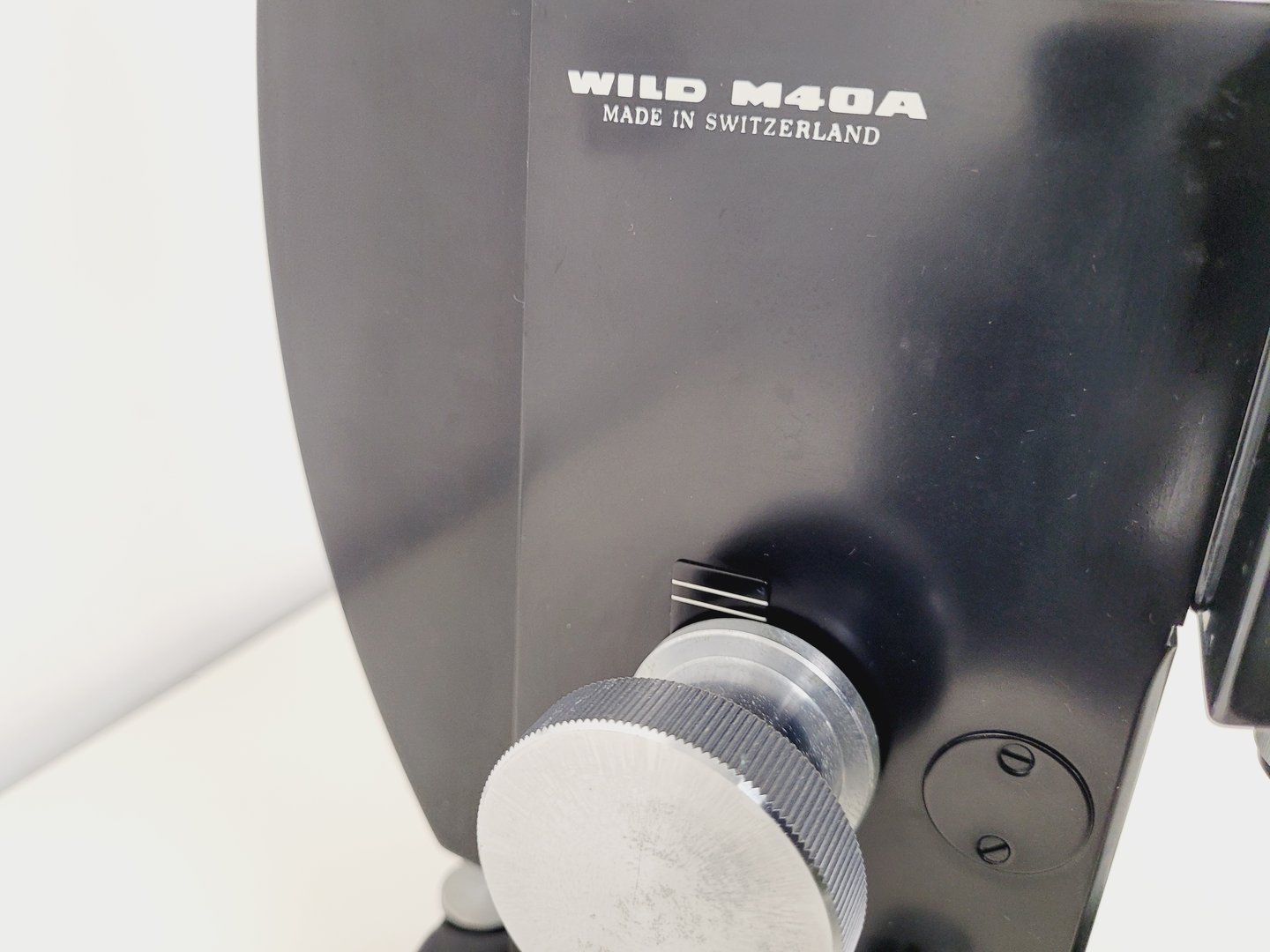 Image of Wild Heerbrugg M40A Inverted Microscope 4/0.10, 10/0.25 Ph, 20/0.25 Ph, 40/0.25