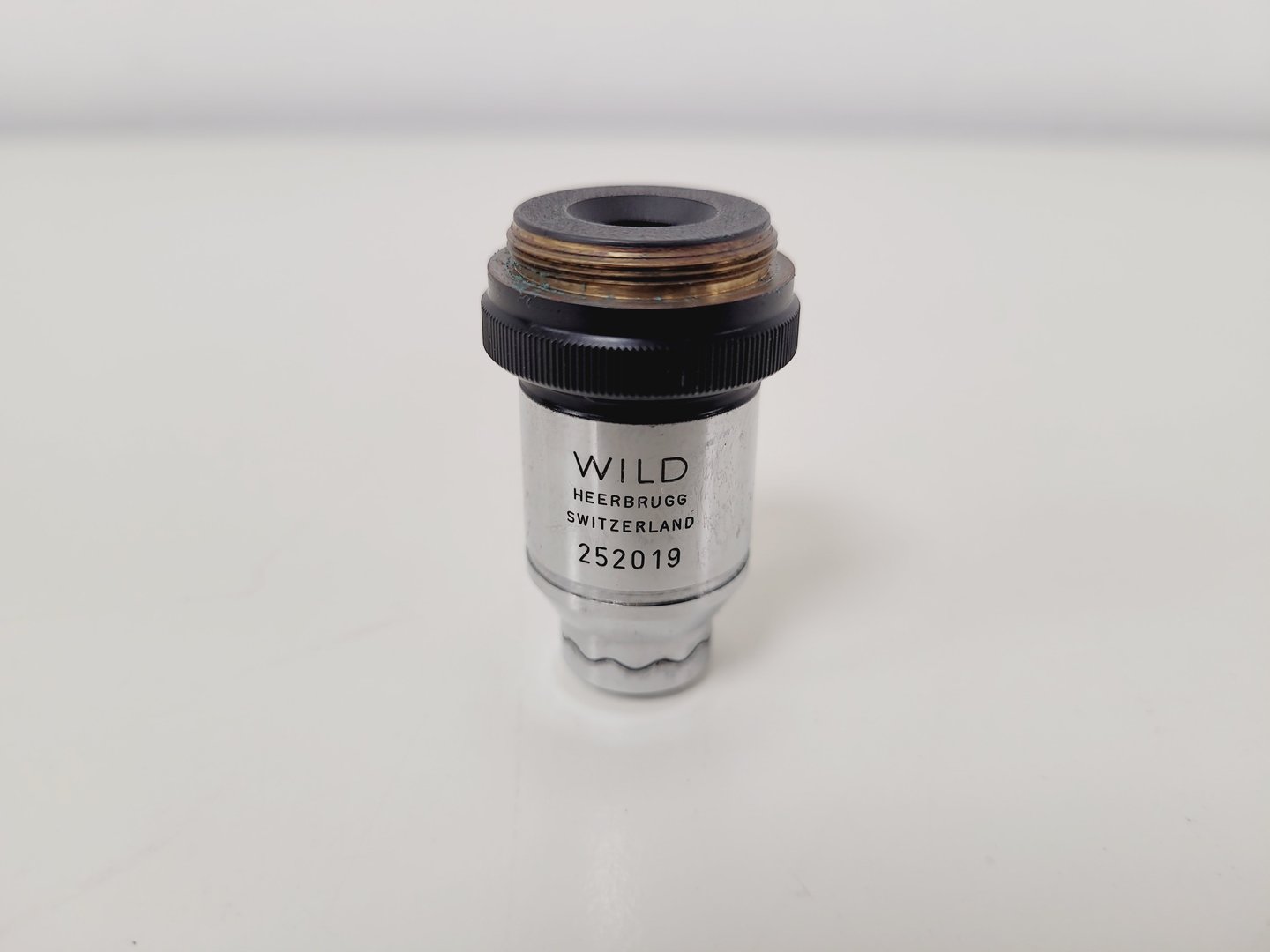 Image of Wild Heerbrugg M40A Inverted Microscope 4/0.10, 10/0.25 Ph, 20/0.25 Ph, 40/0.25