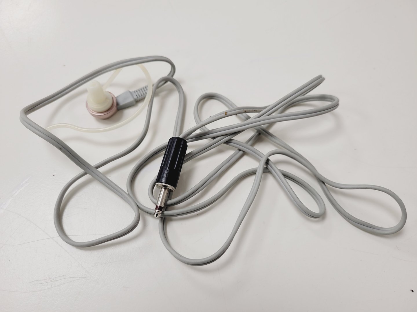 Image of Amplivox Model 2160 Audiometer Hearing Tester