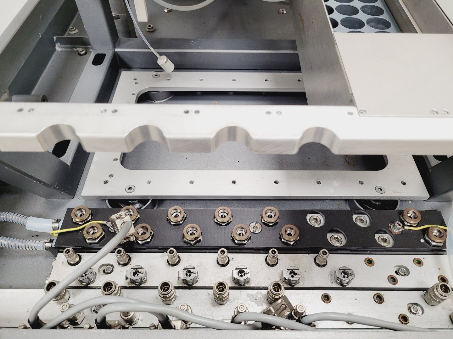 Image of Chemspeed ASW 2000 Automated Synthesis Workstation Lab