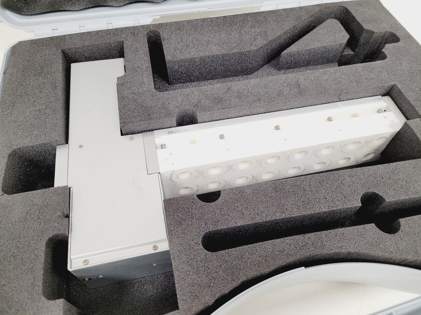 Image of Chemspeed ASW 2000 Automated Synthesis Workstation Lab