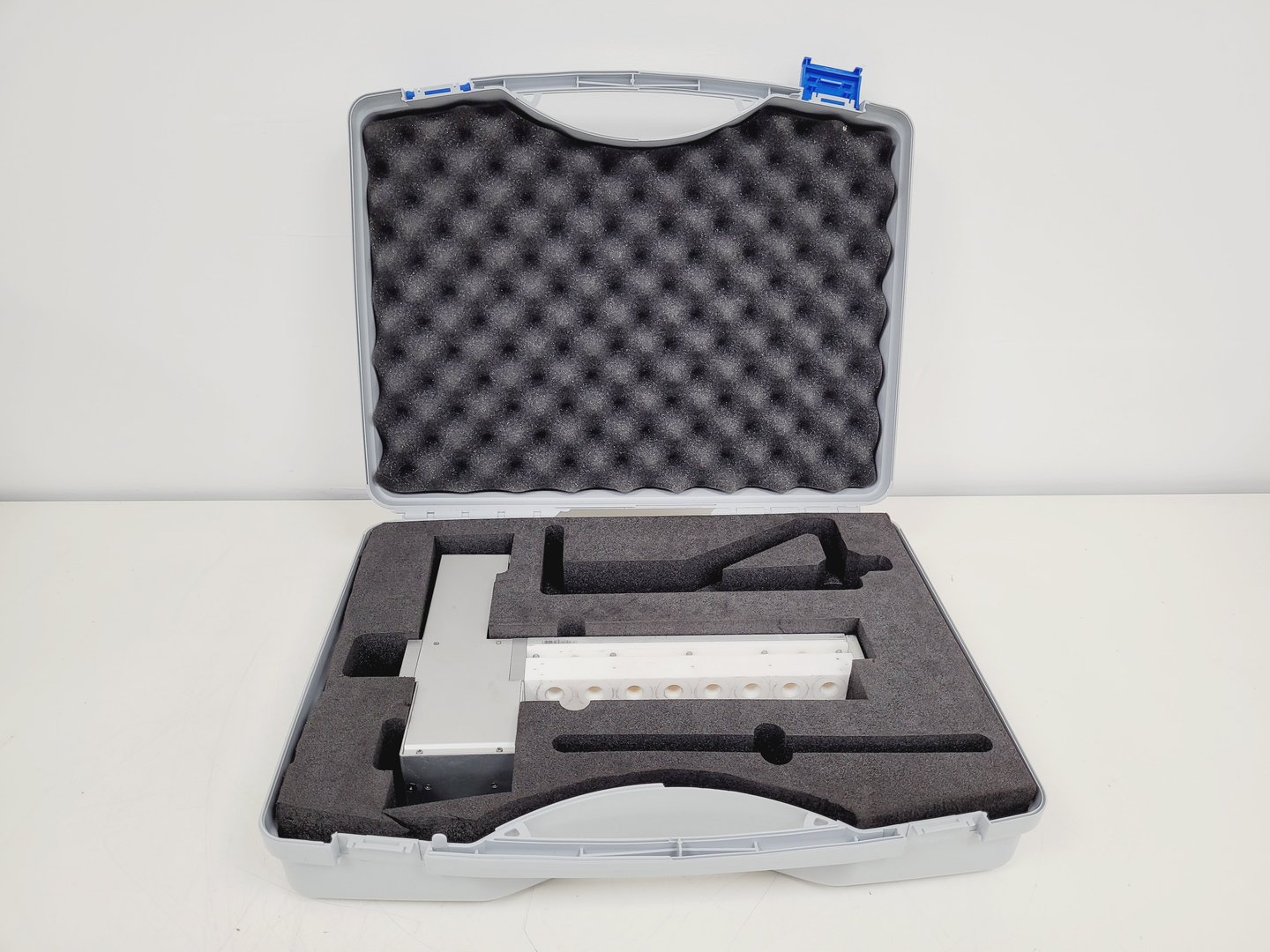 Image of Chemspeed ASW 2000 Automated Synthesis Workstation Lab