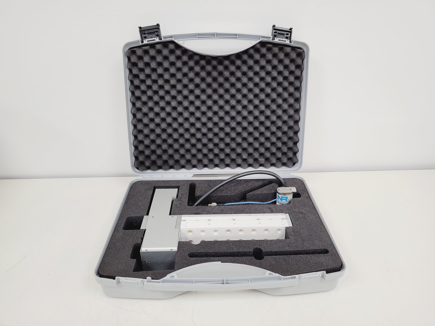 Image of Chemspeed ASW 2000 Automated Synthesis Workstation Lab