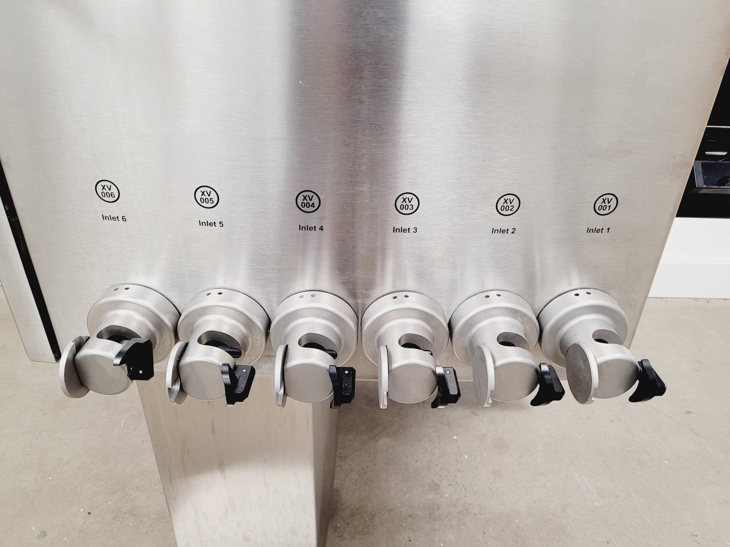 Image of GE Healthcare AKTAready Single-Use Chromatography FPLC System Lab