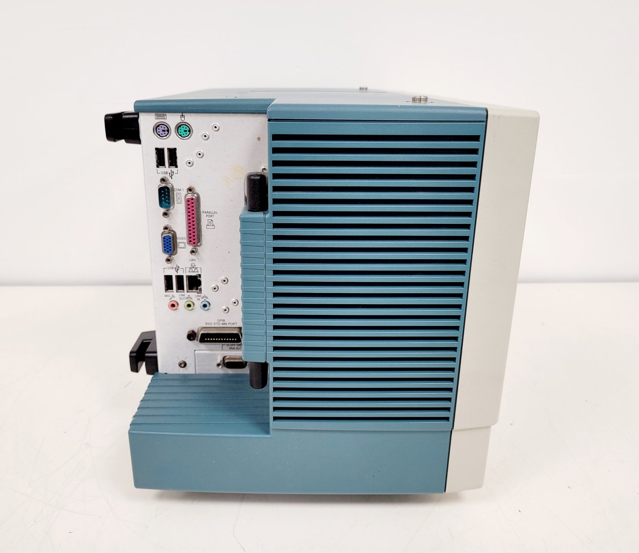 Image of Tektronix TDS5032B Digital Phosphor Oscilloscope Spares or Repairs