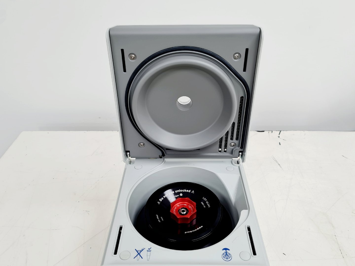 Image of Eppendorf 5420 Benchtop Laboratory Centrifuge with FA-24x2 Rotor 15060rpm  Lab