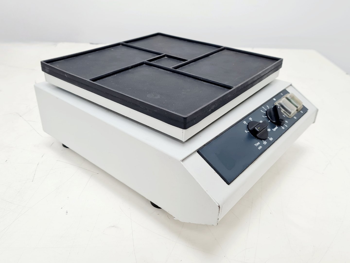 Image of Heidolph Titramax 1000 T Laboratory Platform Shaker Lab