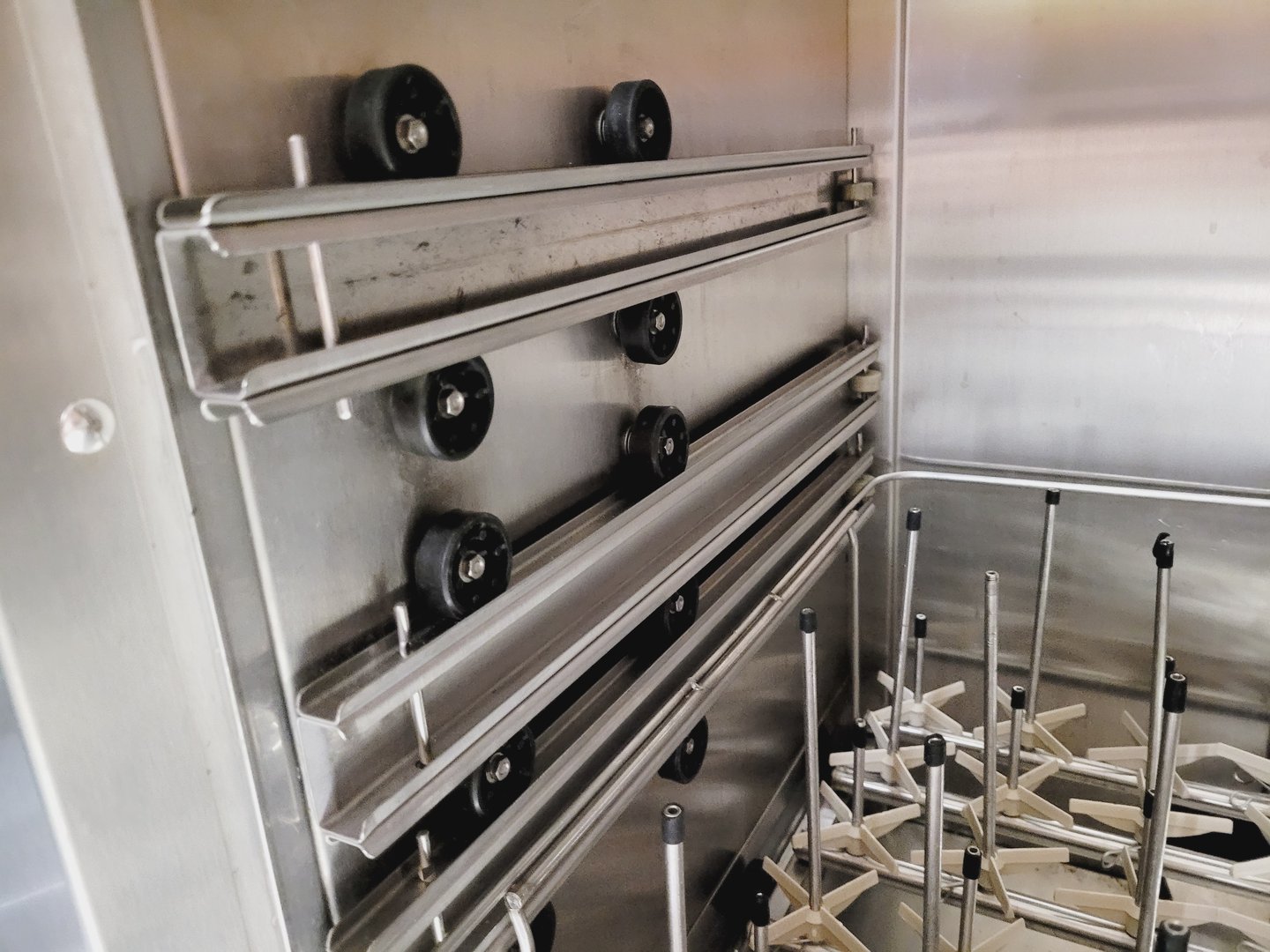 Image of Lancer Labsec 1400 14UP Glassware Dryer Lab