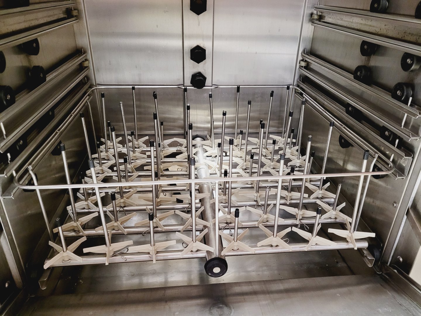 Image of Lancer Labsec 1400 14UP Glassware Dryer Lab