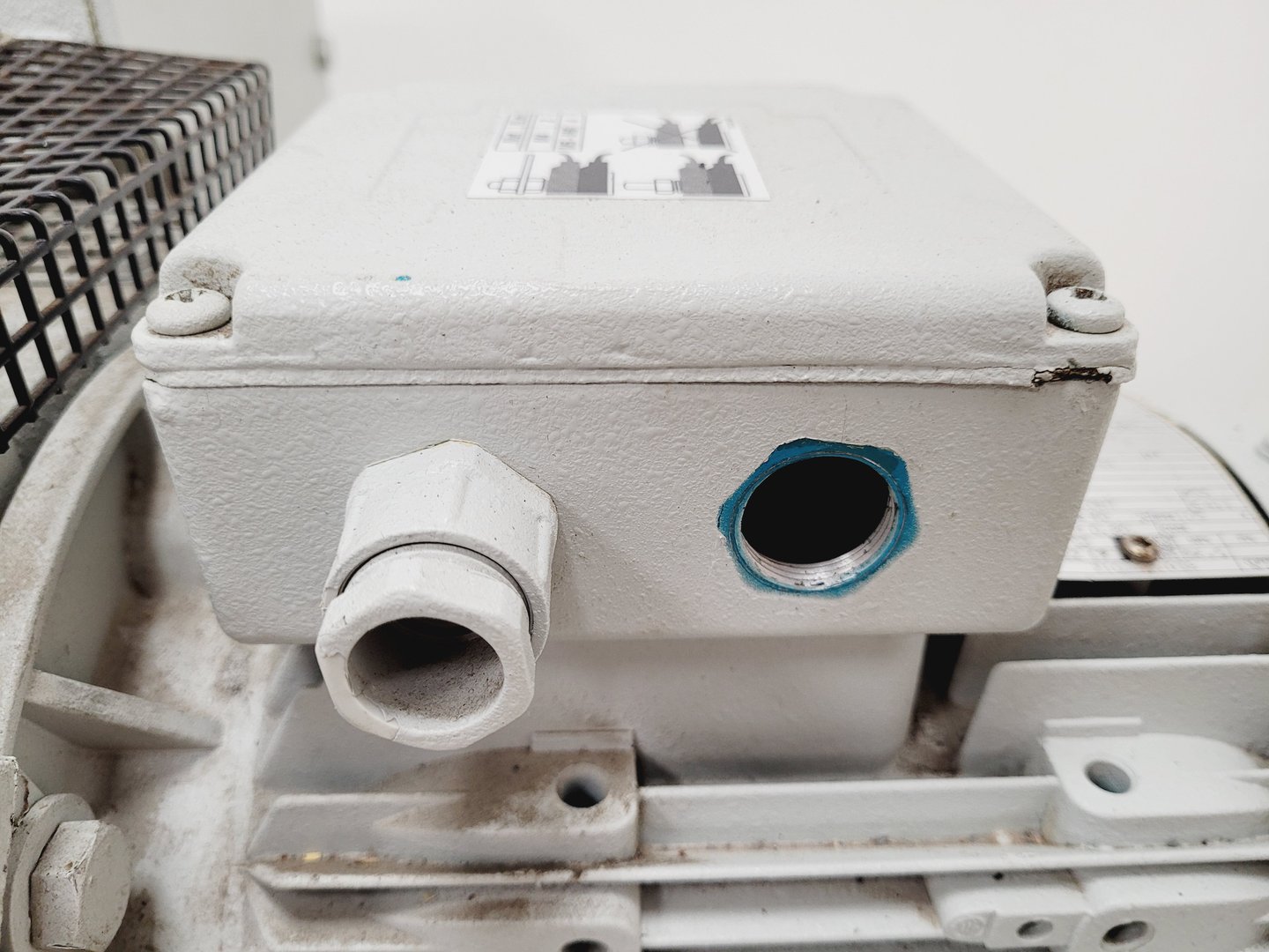 Image of Leybold Sogevac SV200 Single Stage Rotary Vane Vacuum Pump Lab