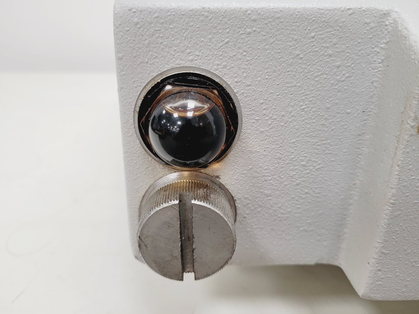 Image of Leybold Sogevac SV200 Single Stage Rotary Vane Vacuum Pump Lab