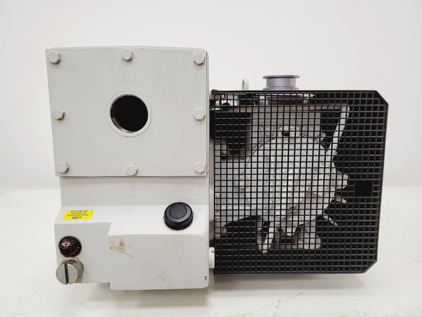 Image of Leybold Sogevac SV200 Single Stage Rotary Vane Vacuum Pump Lab