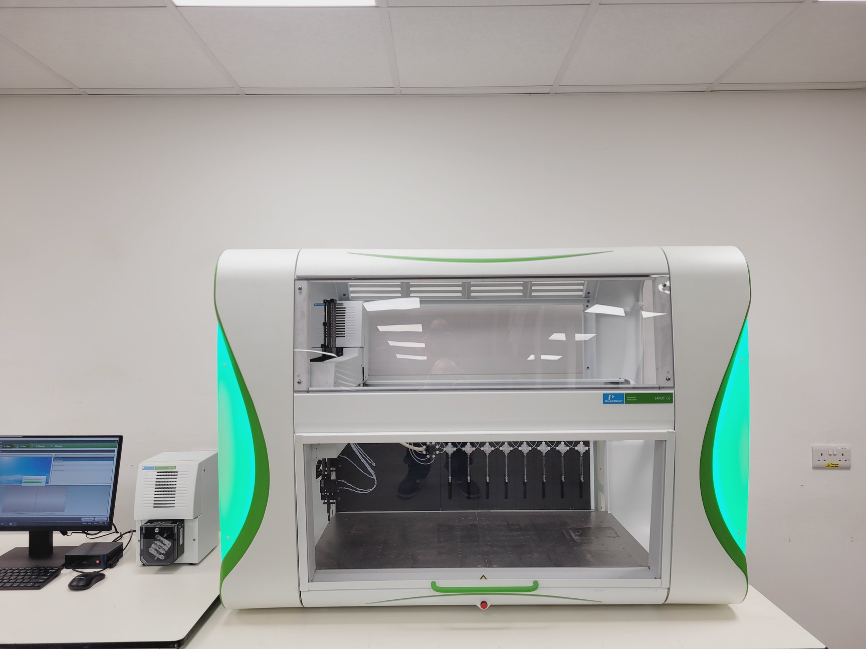 Image of Perkin Elmer JANUS G3 Automated Workstation