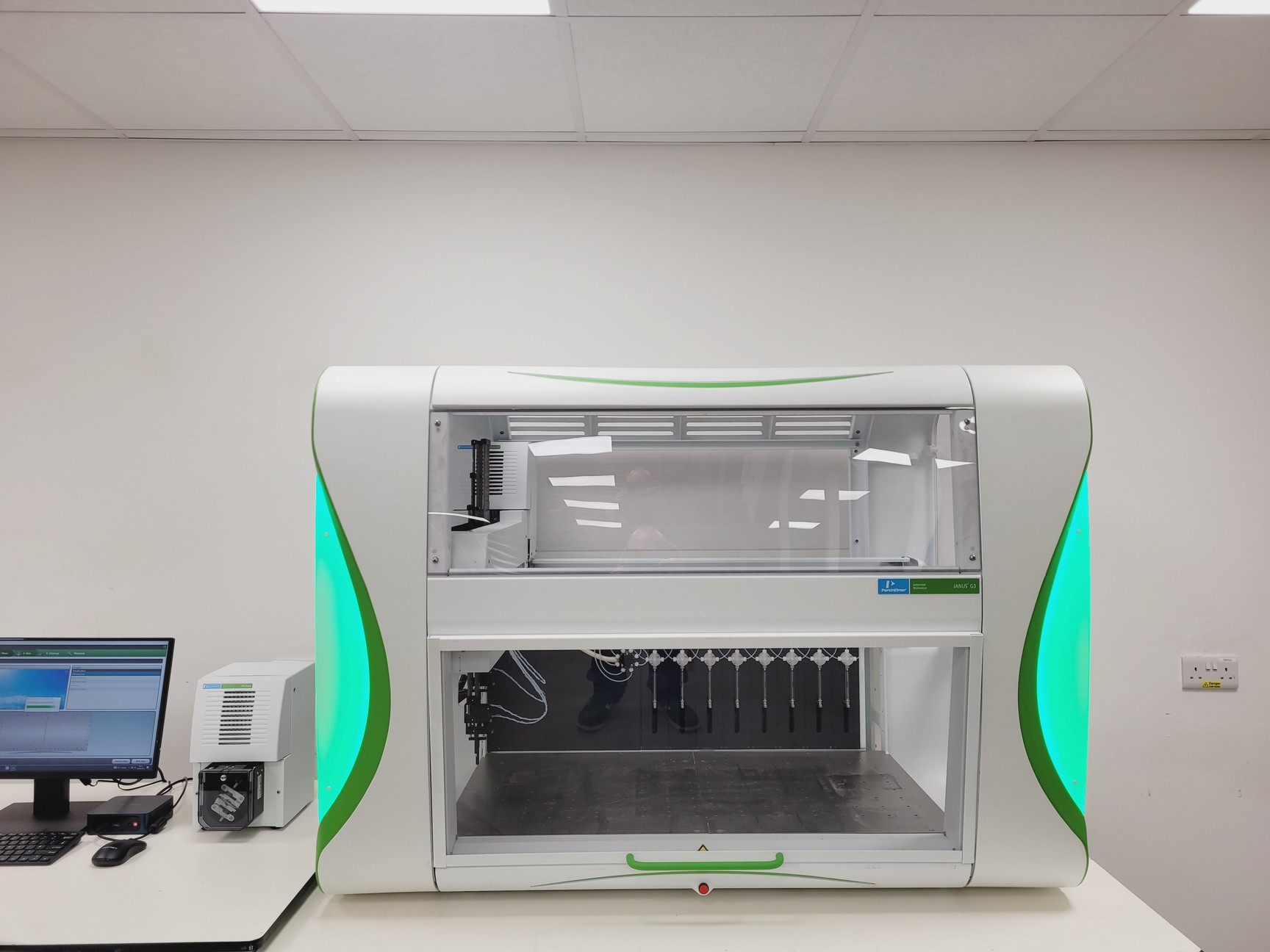 Image of Perkin Elmer JANUS G3 Automated Workstation