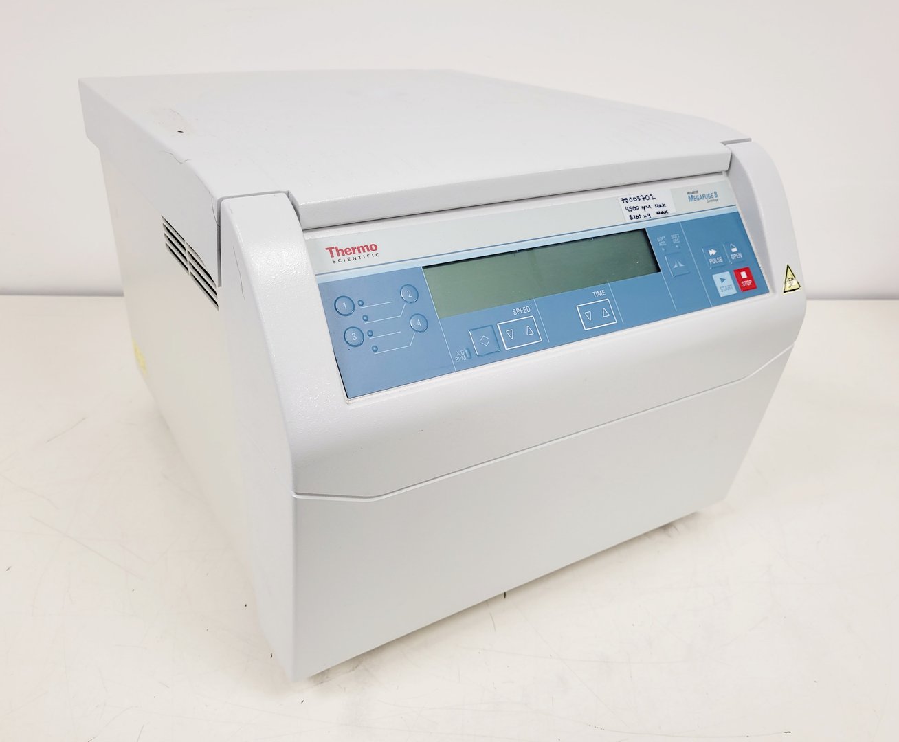 Image of Thermo Scientific Heraeus Megafuge 8 Centrifuge with 4500rpm Rotor LAb