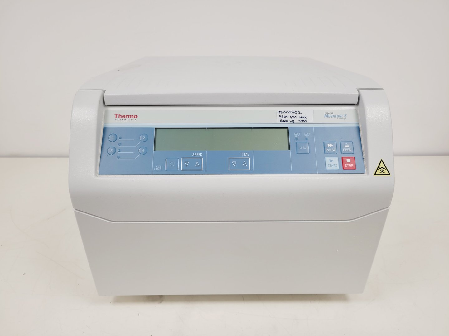 Image of Thermo Scientific Heraeus Megafuge 8 Centrifuge with 4500rpm Rotor LAb