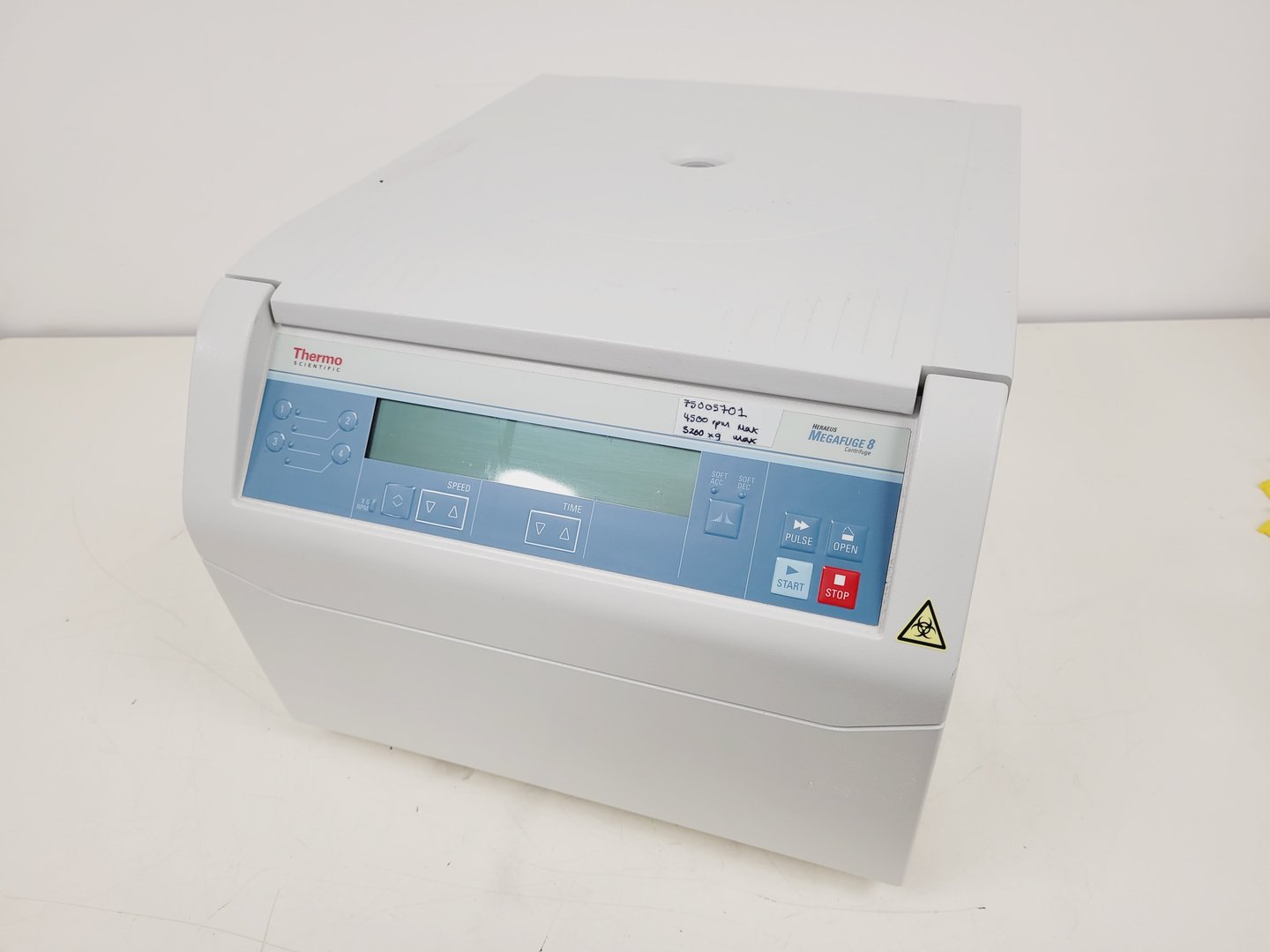 Image of Thermo Scientific Heraeus Megafuge 8 Centrifuge with 4500rpm Rotor LAb