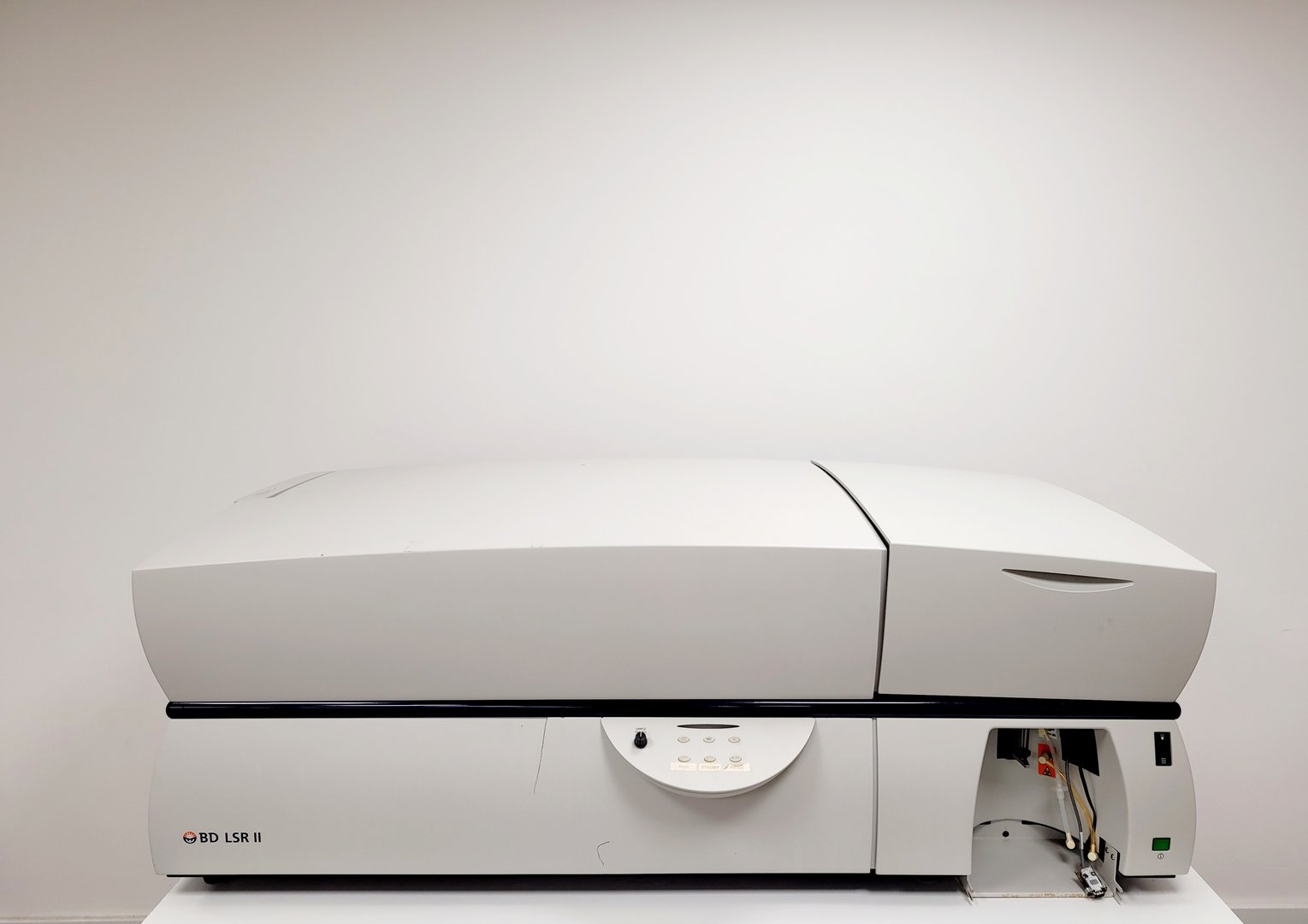 Bitcon Disckson BD Becton Dickinson LSR II Flow Cytometer Lab