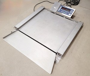 Thumbnail image of Mettler Toledo IND690/PUA579 Checkweigher Lab Platform Scales PUA579-CS300